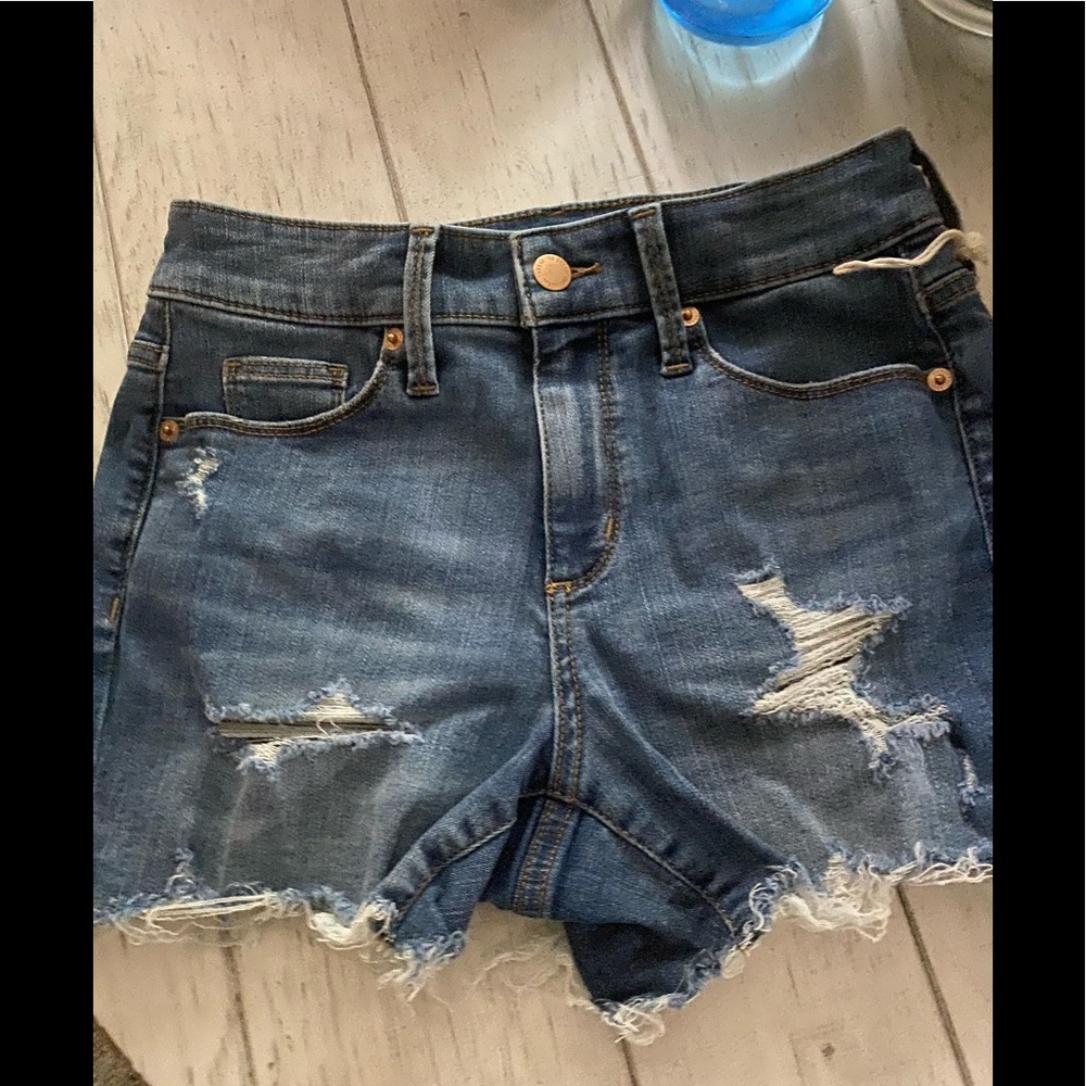 New Universal Threads Distressed shorts size 0
